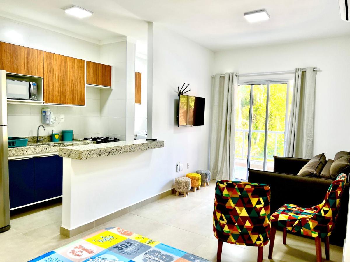 Apartamento Moderno, Compacto E Com Piscina